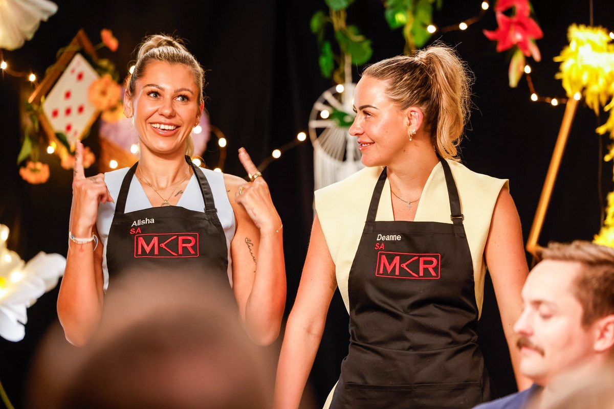 Alisha and Deanne prepare their instant restaurant menu on MKR