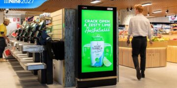 QMS SHOP retail out-of-home screen