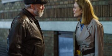 Paul Giamatti and Julianne Moore in The Debut