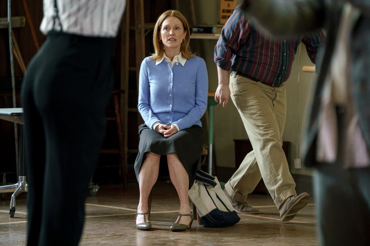 Julianne Moore as Mona Friedman during a rehearsal in The Debut