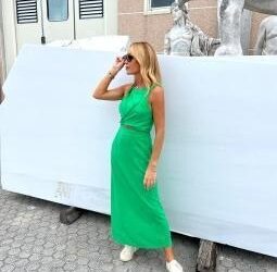 Amanda Holden and Alan Carr in Amanda and Alan's Italian Job on ABC.