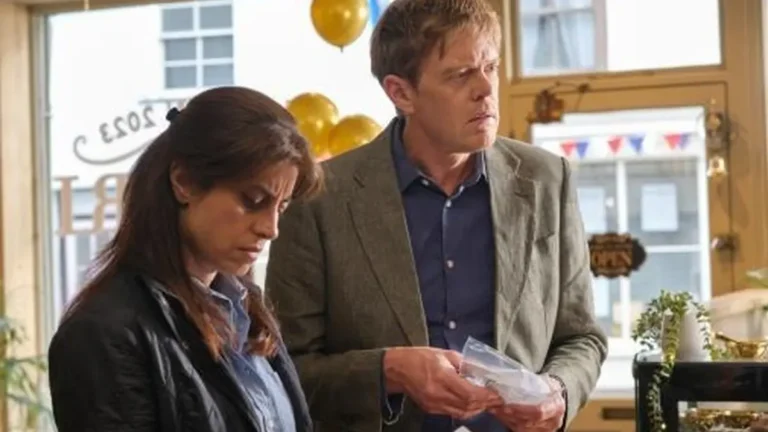 Two Beyond Paradise characters examine evidence