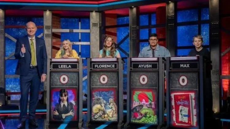 Tom Gleeson with four Hard Quiz Kids contestants