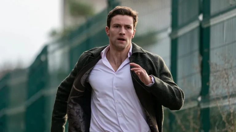 A man runs along a fence in Lynley on ABC