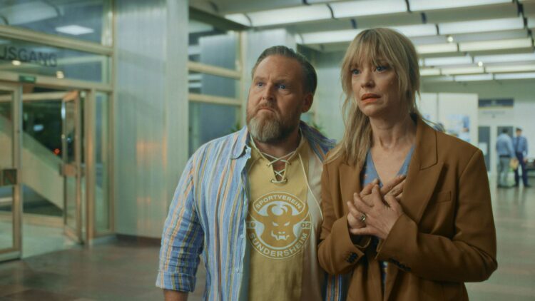 Axel Stein and Heike Makatsch in Where's Wanda? season two