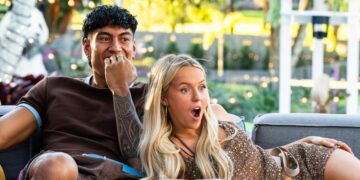 Manaaki and Lexie react on the couch in MTV Aussie Shore season 3 on Paramount+