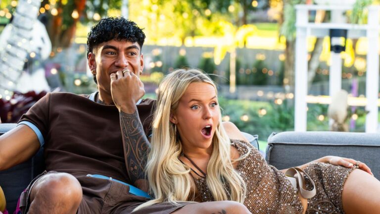 Manaaki and Lexie react on the couch in MTV Aussie Shore season 3 on Paramount+