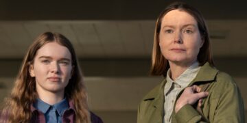 Summer H. Howell as Carrie White and Samantha Sloyan as Margaret White in Carrie