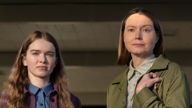 Summer H. Howell as Carrie White and Samantha Sloyan as Margaret White in Carrie