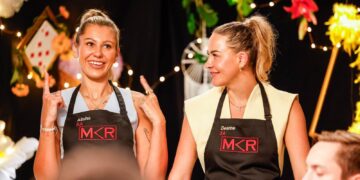 Alisha and Deanne at Hot Mess on My Kitchen Rules