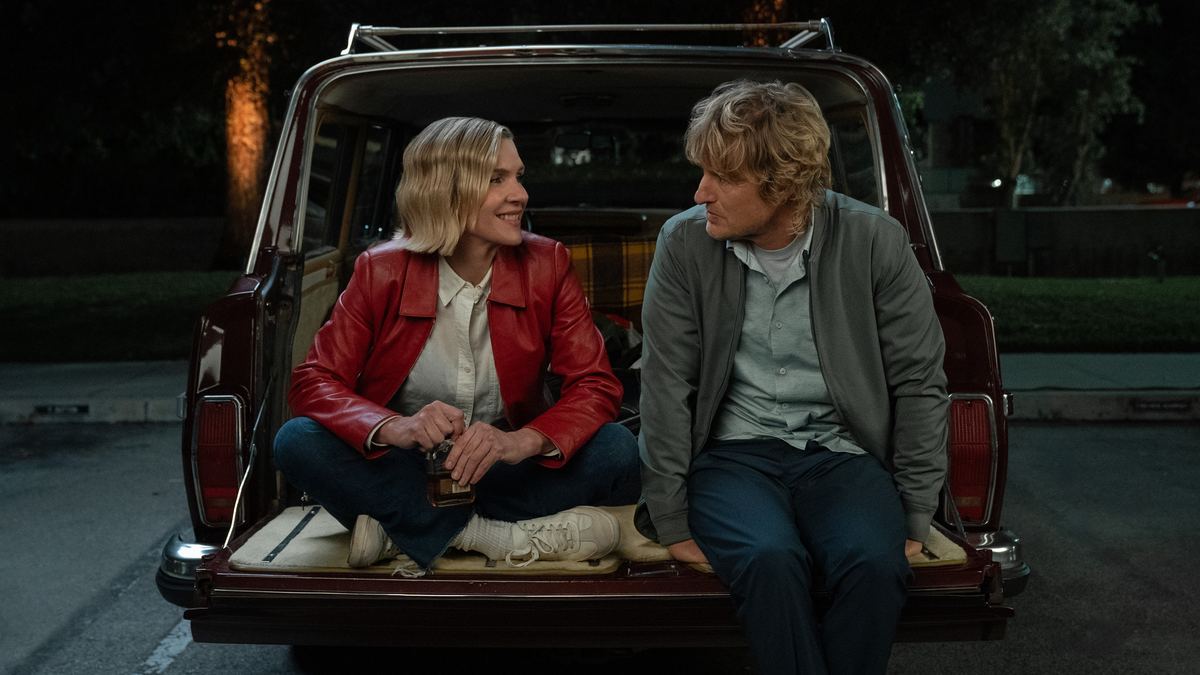 Rhea Seehorn and Owen Wilson as Amanda and Pryce Cahill in Stick season two