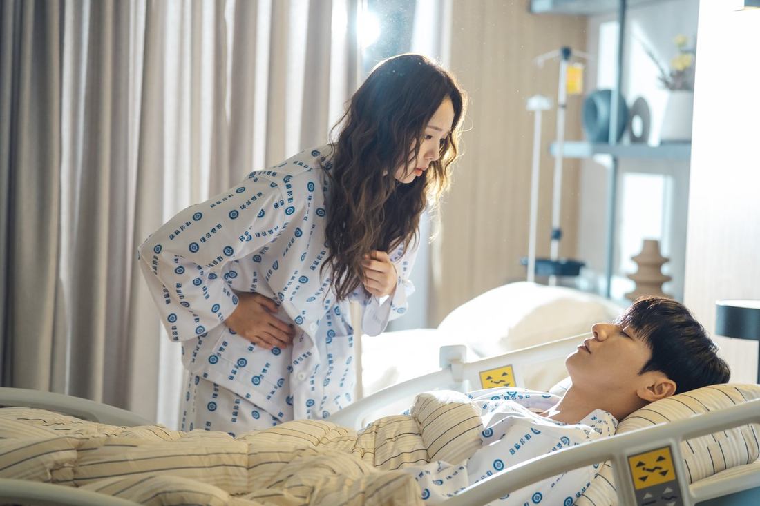 Kim Young-kwang and Chae Soo-bin in Take Charge of My Heart