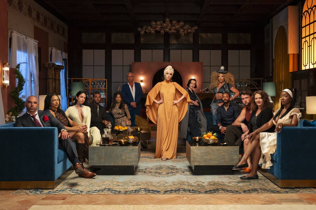 The Mob celebrity contestants gathered in an Italian villa