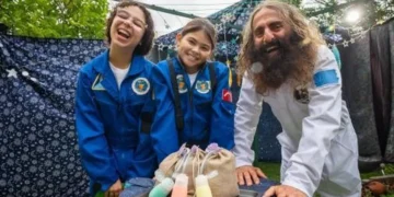 Gardening Australia Junior on ABC Kids: Costa grows a garden in space programme image