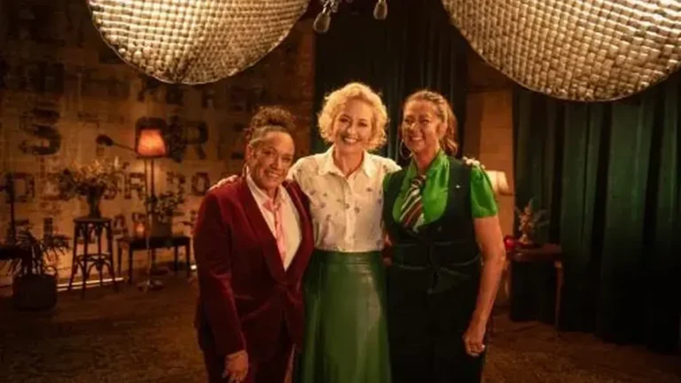 Take 5 with Zan Rowe on ABC: Vika and Linda Bull share their family soundtrack programme image
